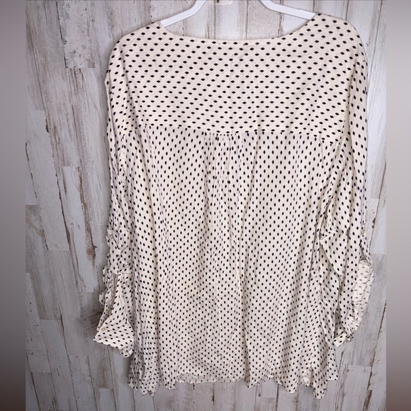 COPY - Lane Bryant Woman's Blouse Rolled Tab Long Sleeves Size 28 NWT - Picture 7 of 13